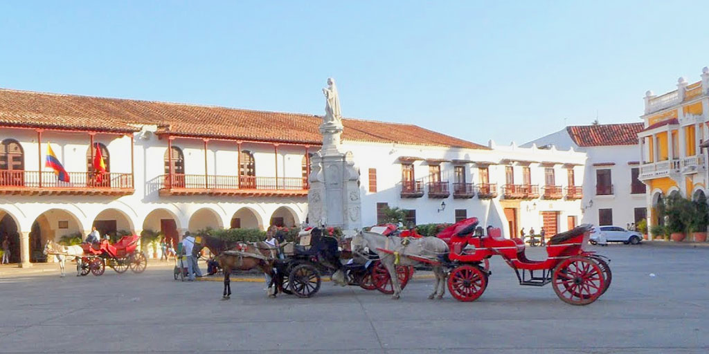 Horse Drawn Carriage in Plaza de la Aduana