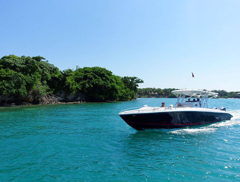 Private Boat day trips to the Rosario Islands